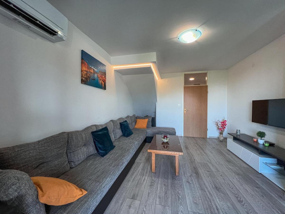Apartment Large Felicita Near Center *