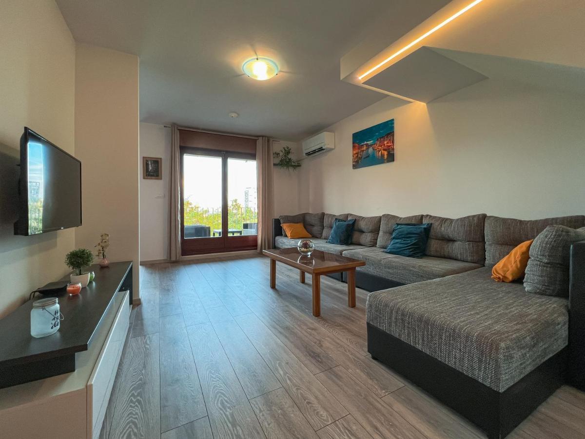 Apartment Large Felicita Near Center *